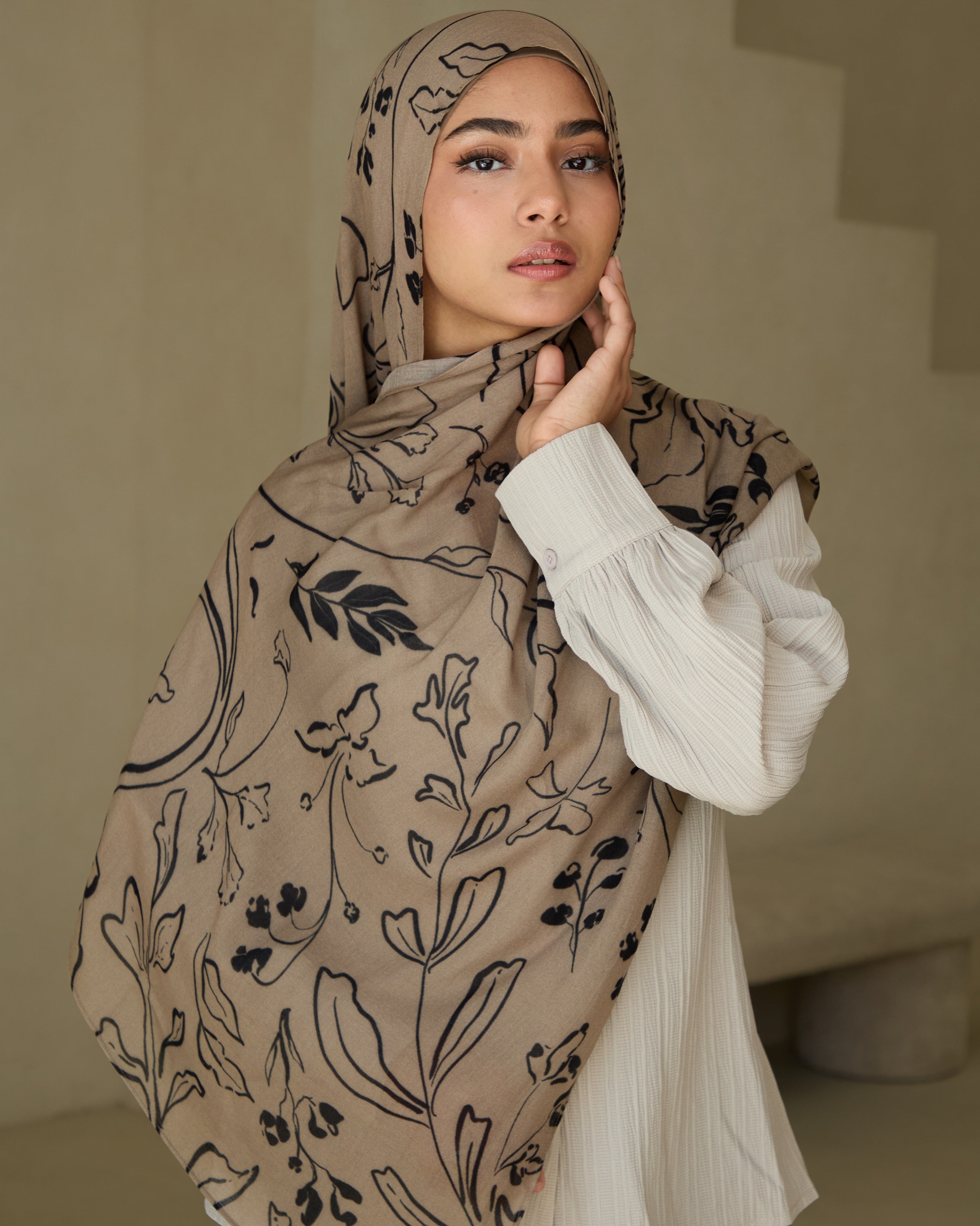 Printed Modal Hijab - Obsidian on Ivory