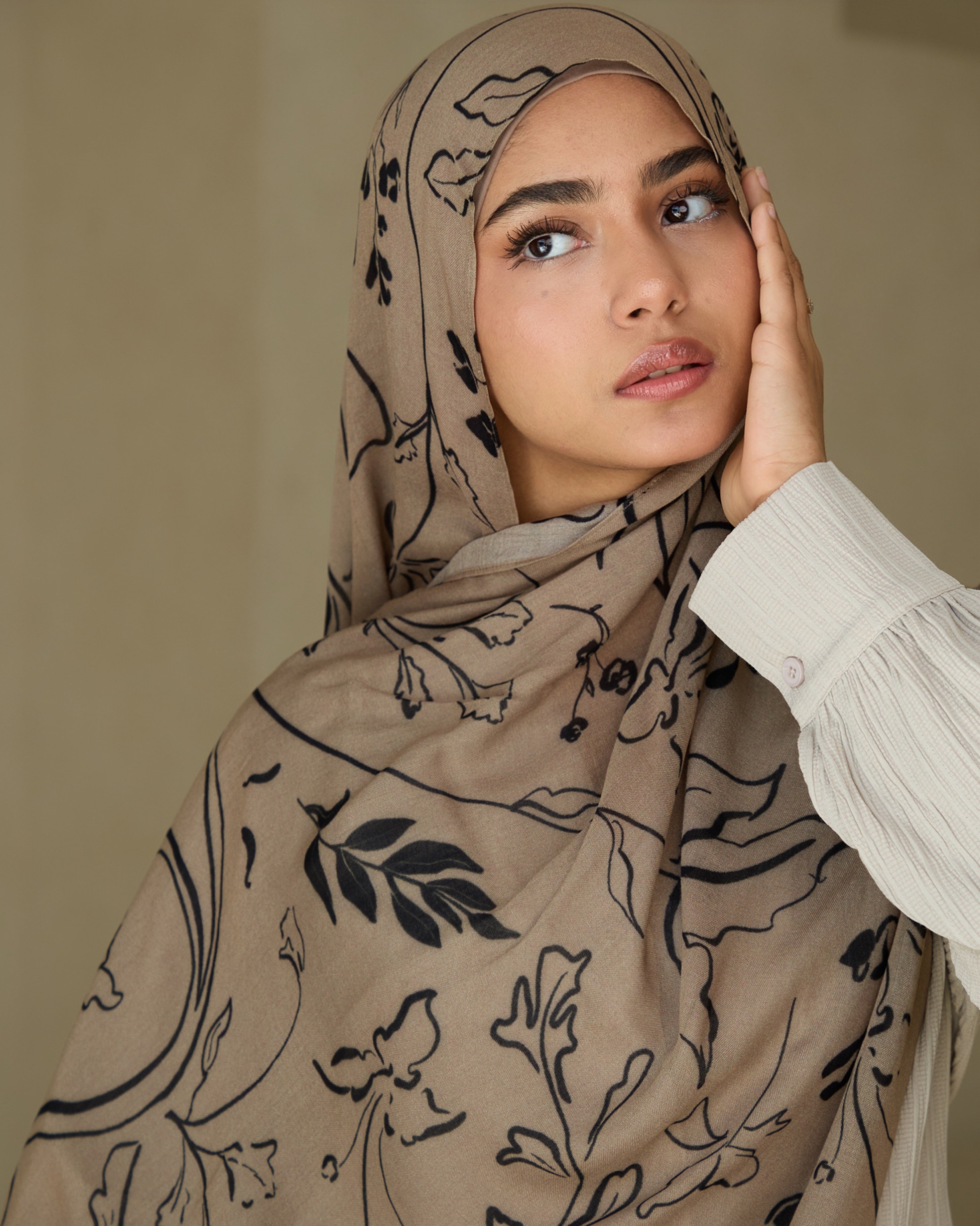Printed Modal Hijab - Obsidian on Ivory – AZELEFA Printed Modal Hijab - Obsidian on Ivory – AZELEFA